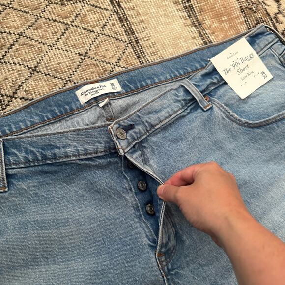 NWT: Abercrombie 90s Baggy Shorts - Picture 4 of 9